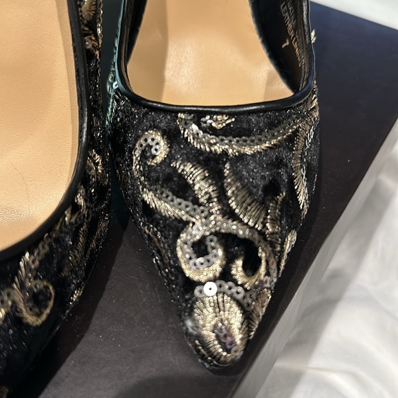 Badgley Mischka Pumps - Picture 3 of 8